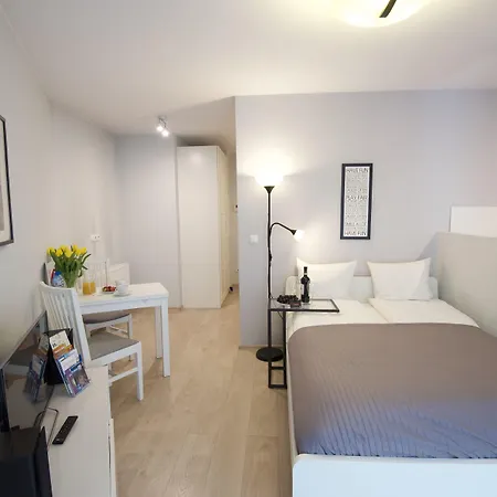 아파트 - Solna & *