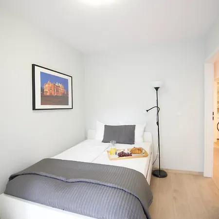 - Solna & Apartmán